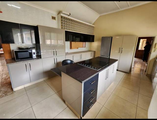 5 BEDROOM HOUSE FOR SALE IN MALVERN